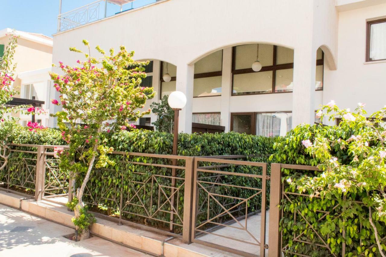 Galatex Beach Apartment Limassol Eksteriør billede